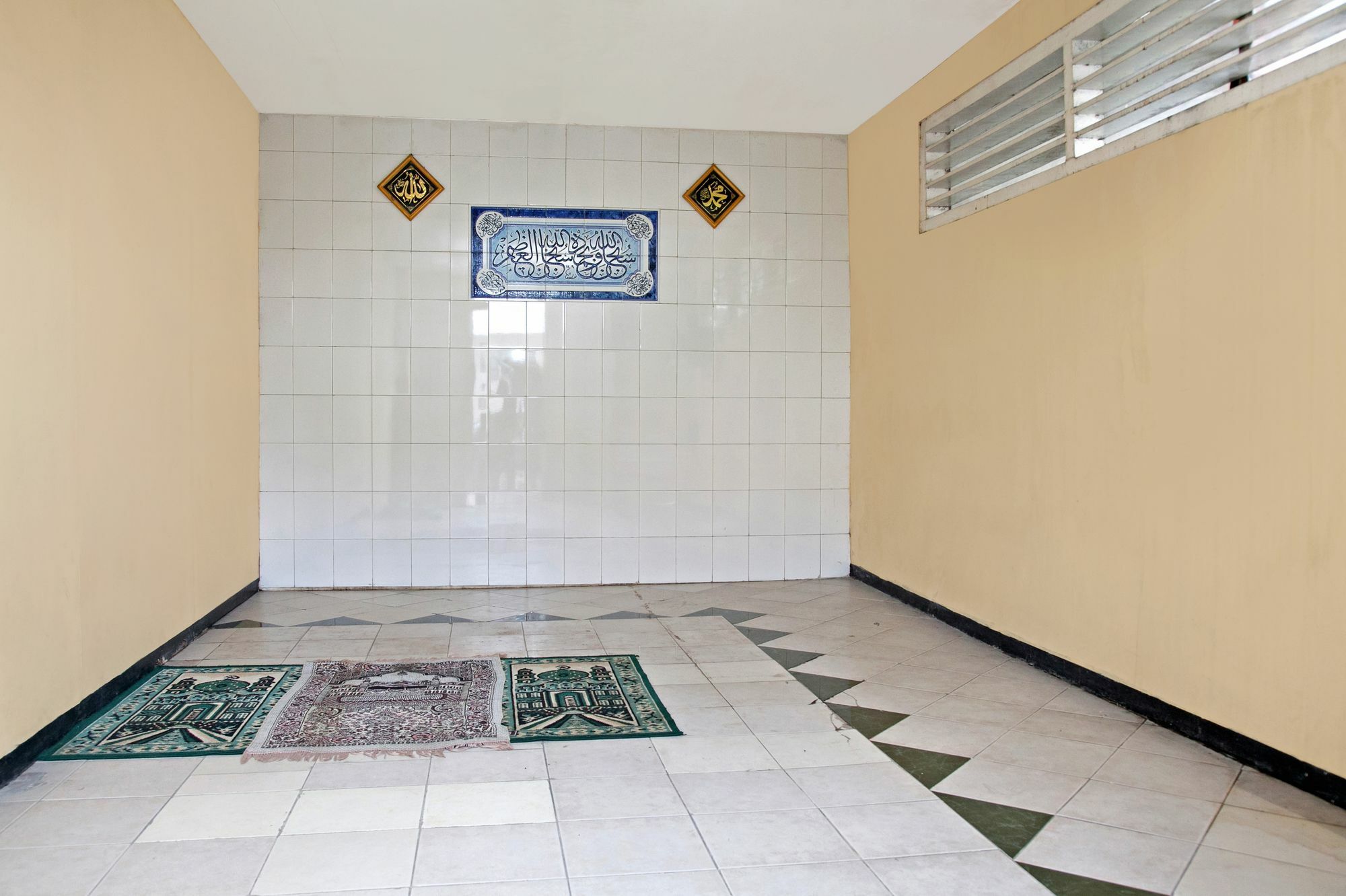 Reddoorz Near City Of Tomorrow Mall Surabaya Exterior photo