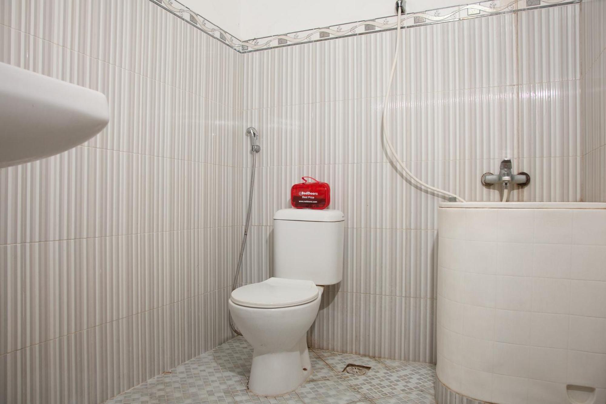 Reddoorz Near City Of Tomorrow Mall Surabaya Exterior photo